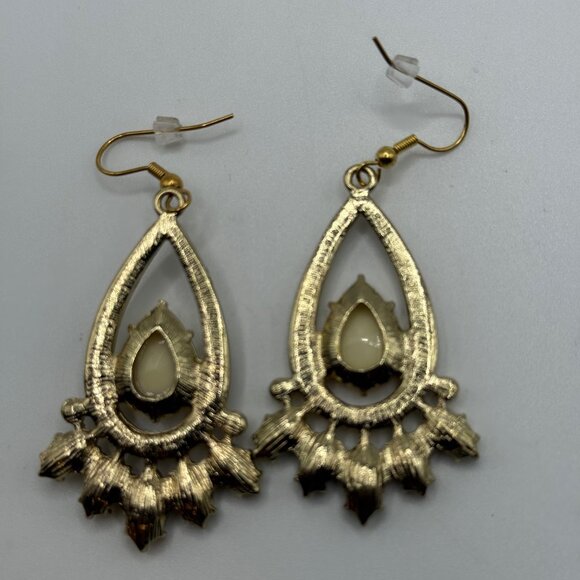 🐱 5 for $10.  Goldtone Fish Hook Earrings with Off White Stones - Picture 4 of 5